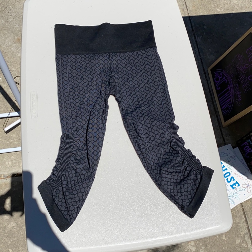Lululemon Gray & Black Capris